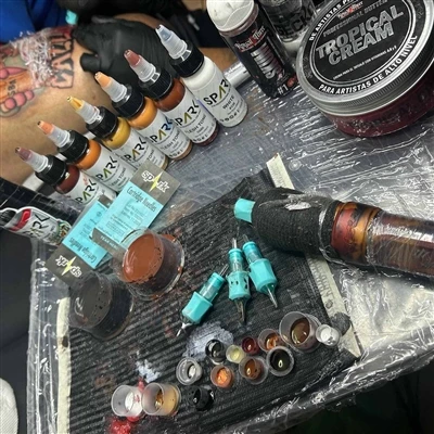 Tattoo Studios Daim Ntawv Tshaj Qhia Kev Xav Tau Ntawm Cov Laus Thawj - Cov N...
