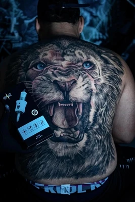 Tattoo kab lis kev cai mus rau Mainstream: Kos duab, Kev Nyab Xeeb, thiab tus...