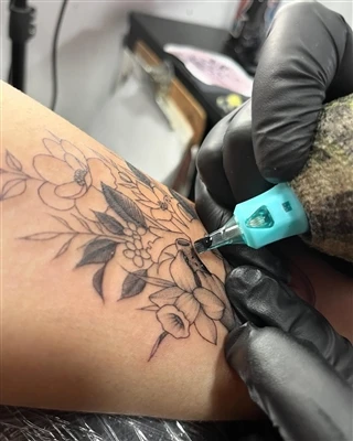 Tattoos puas cuam tshuam rau kuv daim tawv nqaij muaj peev xwm kov tau lossis...