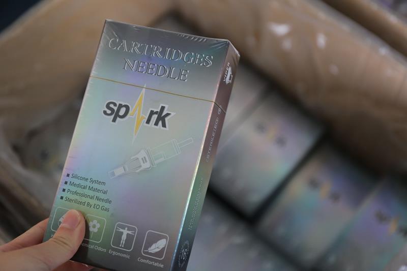 Txheeb Axis + Muaj Dab Tsi Cartridges Npaj Tuaj Mus